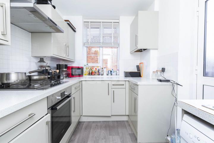 Recently refurbished 3 bedroom apartment by Regents Park & St Johns Wood Tube  Shannon Place , St Johns Wood / Regents Park